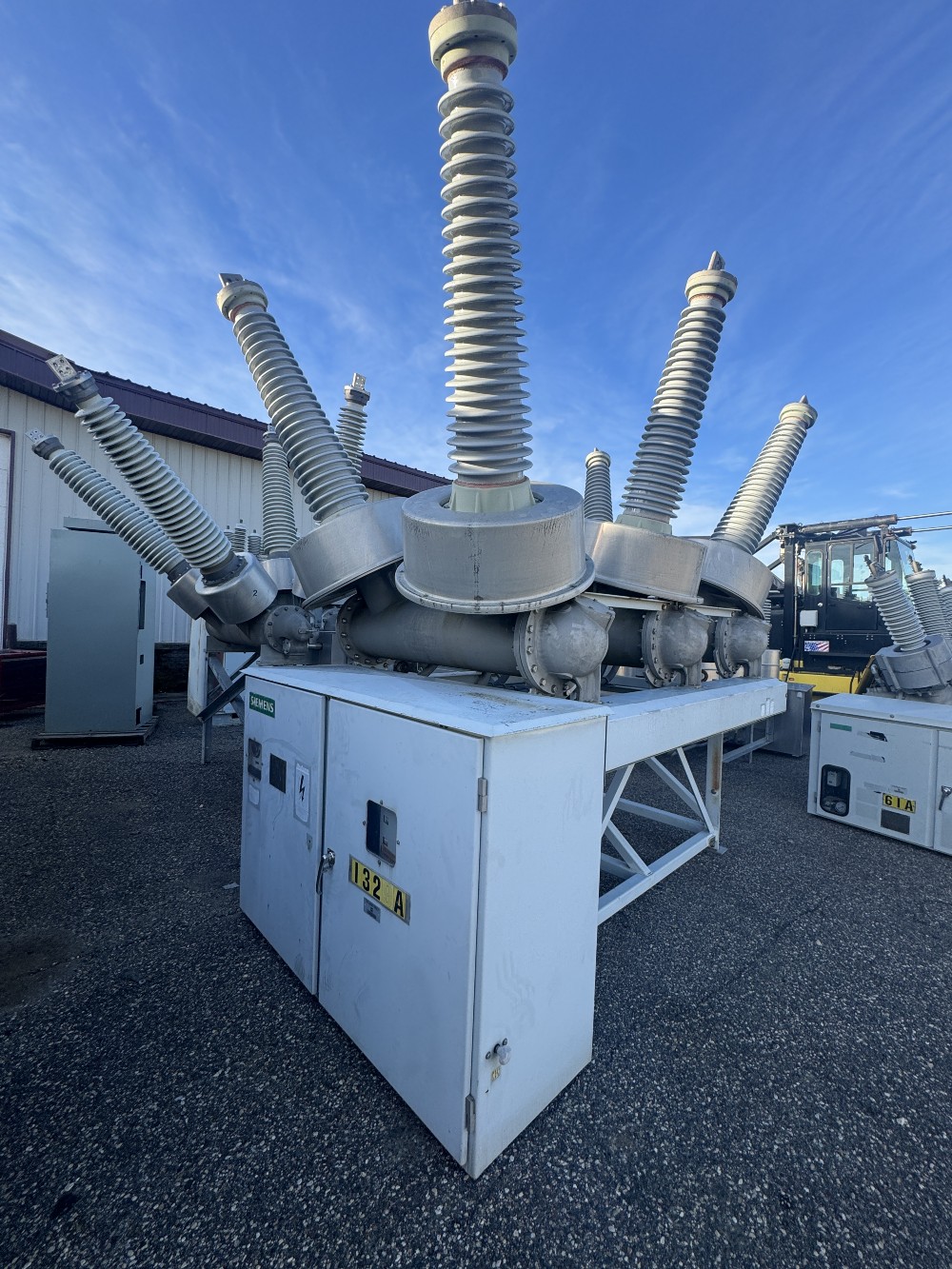 3000 Amps, Siemens, service factor 6 SF6, Gas Insulated Circuit Breaker SPS-145-40-3000, 145 KV - Image 1