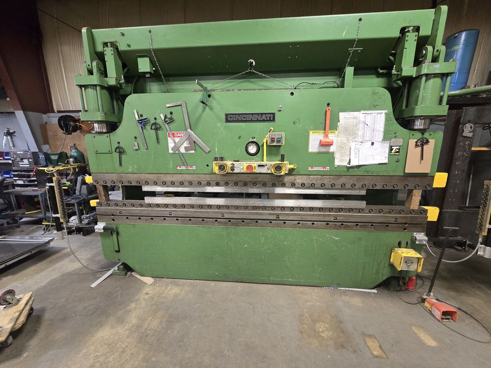 90 Ton, Cincinnati #90ASx10FT, CNC press brake, 10' overall, 102" between housing, 8" stroke, 7" throat, 25 HP - Image 1