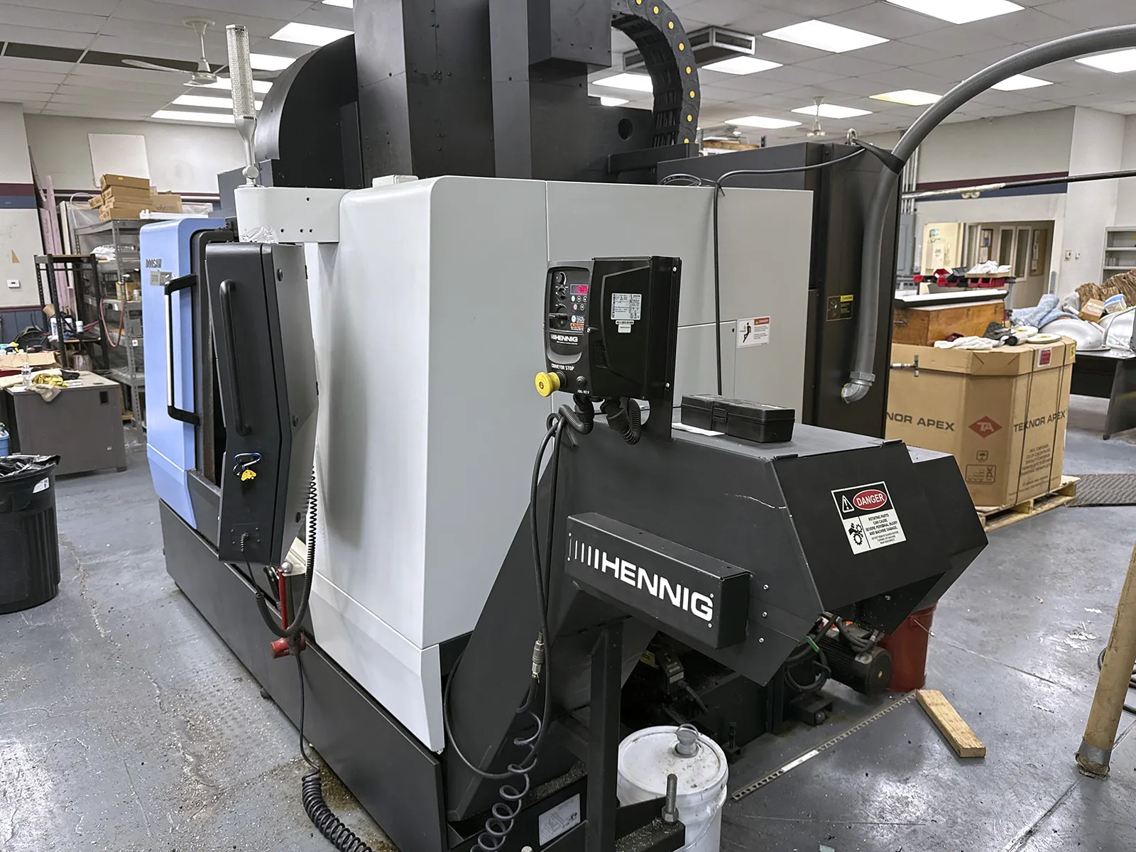 Daewoo Doosan #DNM-5700S, CNC vertical machining center, 30 automatic tool changer, 41.3" X, 22.4" Y, 20" Z - Image 2