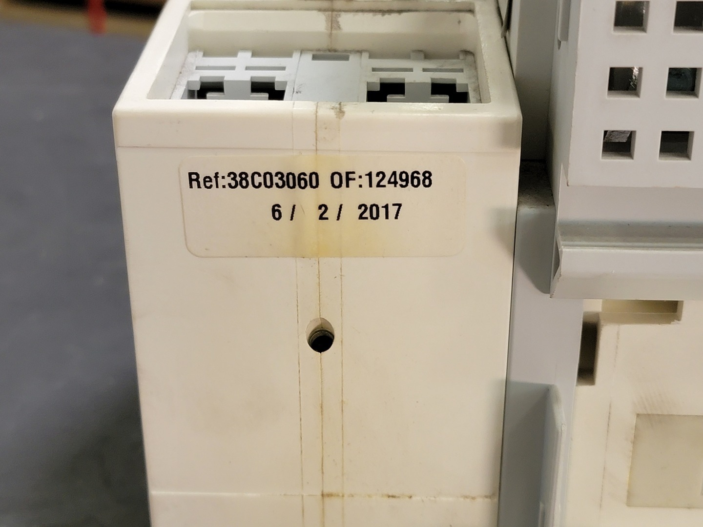 2000-3200 Amp. Socomec #95095320, motorized transfer switch, new surplus, 2020 - Image 2