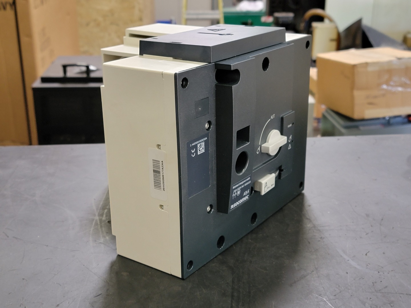 2000-3200 Amp. Socomec #95095320, motorized transfer switch, new surplus, 2020 - Image 4