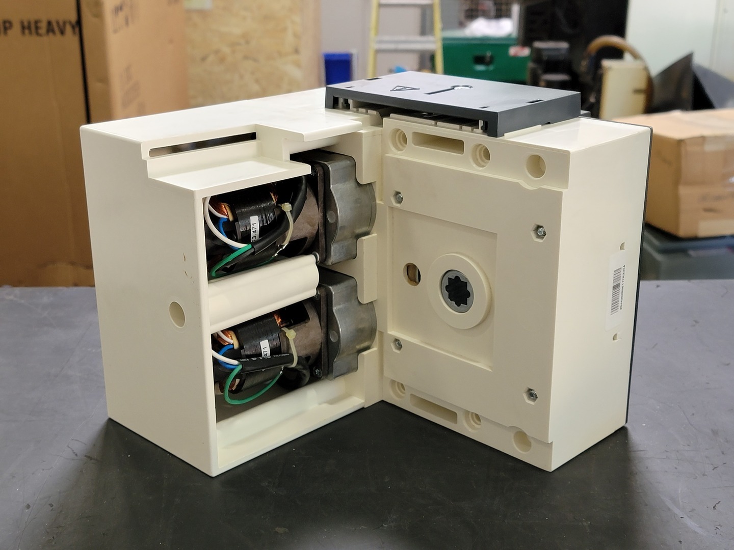 2000-3200 Amp. Socomec #95095320, motorized transfer switch, new surplus, 2020 - Image 5