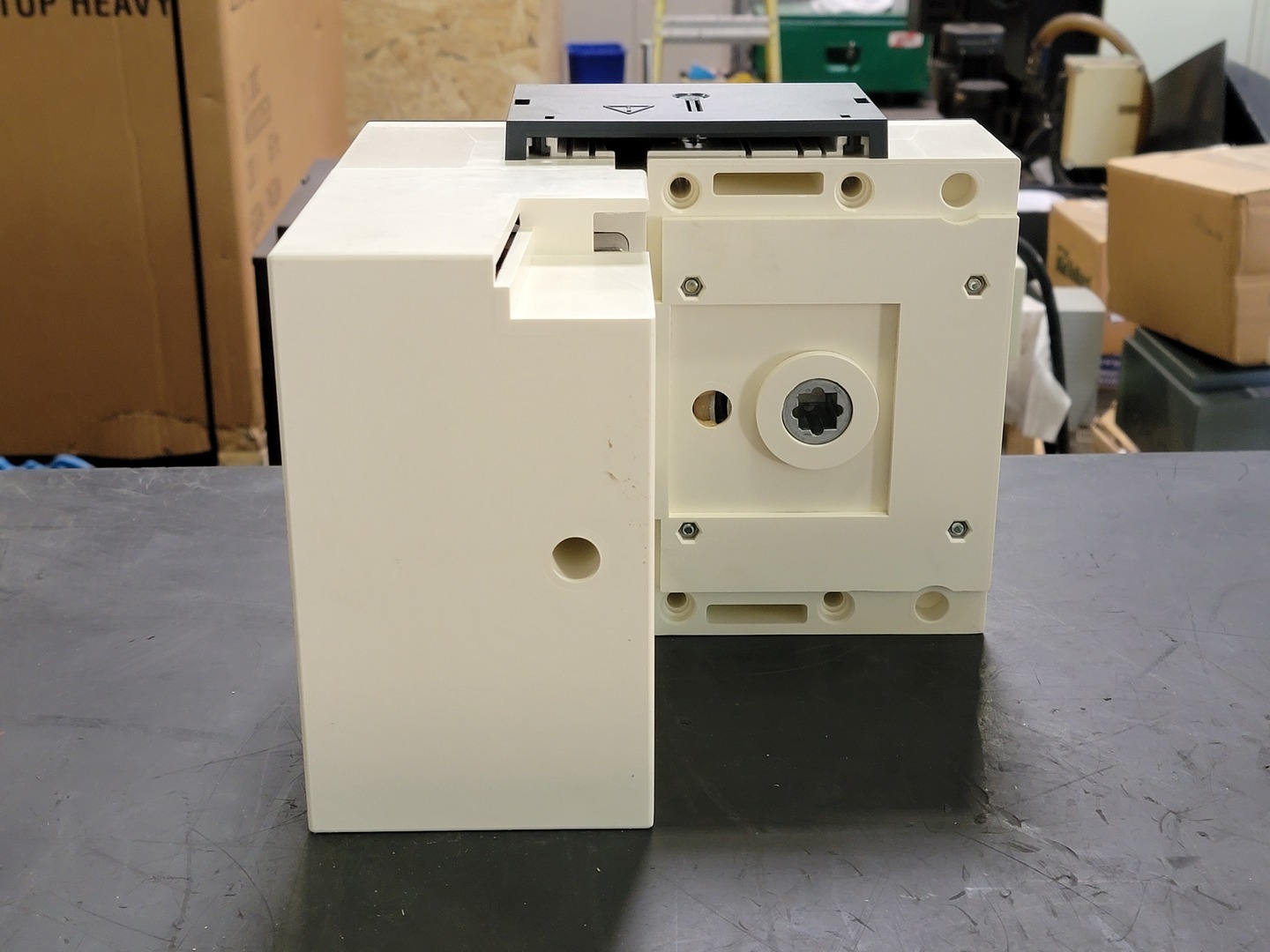 2000-3200 Amp. Socomec #95095320, motorized transfer switch, new surplus, 2020 - Image 6
