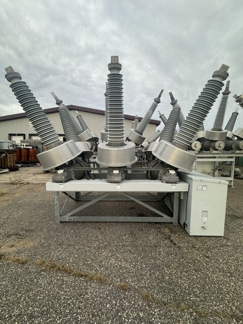 2000 Amps, Siemens, service factor 6 / SPS 2 145402 SF6 / SPS2-145-40-2, gas insulated cuitcuit breaker, 145 - Image 2