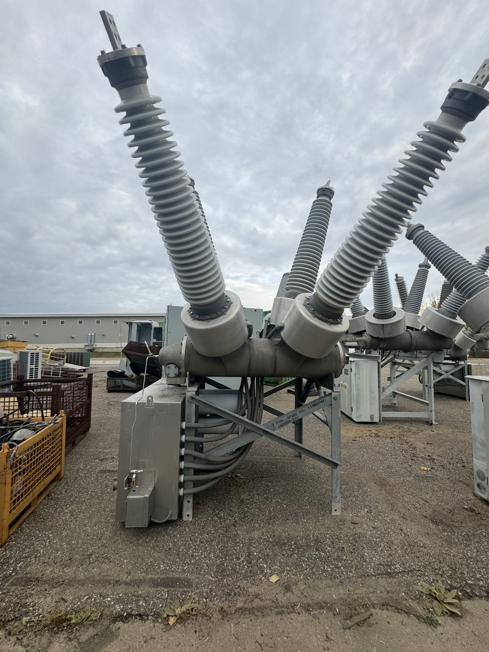 3000 Amps, HVB, service factor 6 SF6, gas insulated circuit breaker, HS145 B, 145 KV - Image 2