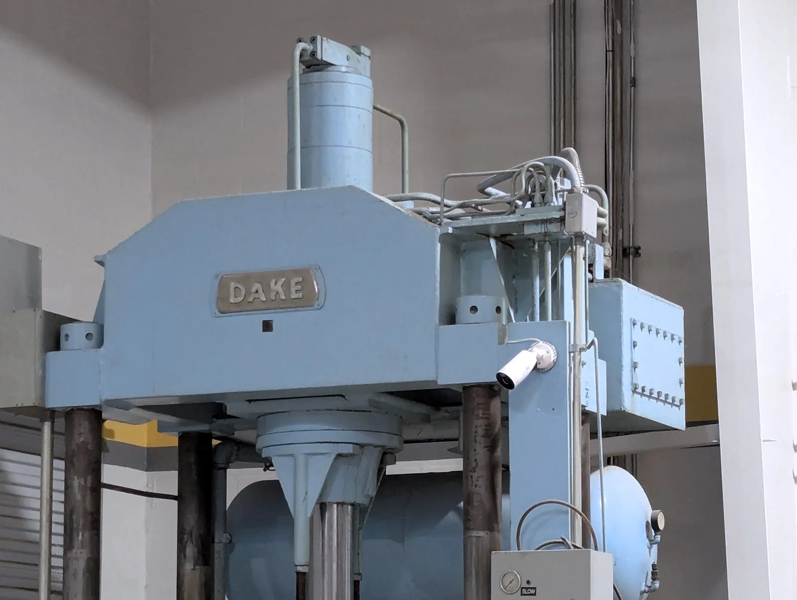 150 Ton, Dake #18-293, 4-post, hydraulic press, 28" stroke, 36" open, PLC Control, 1980 - Image 2
