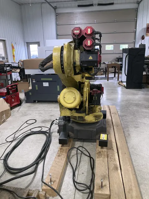 Fanuc, R-2000IB/210F, robots, 460 lb. payload, 104" reach, 6-Axis, Fanuc R-30iA, 2009 - Image 6