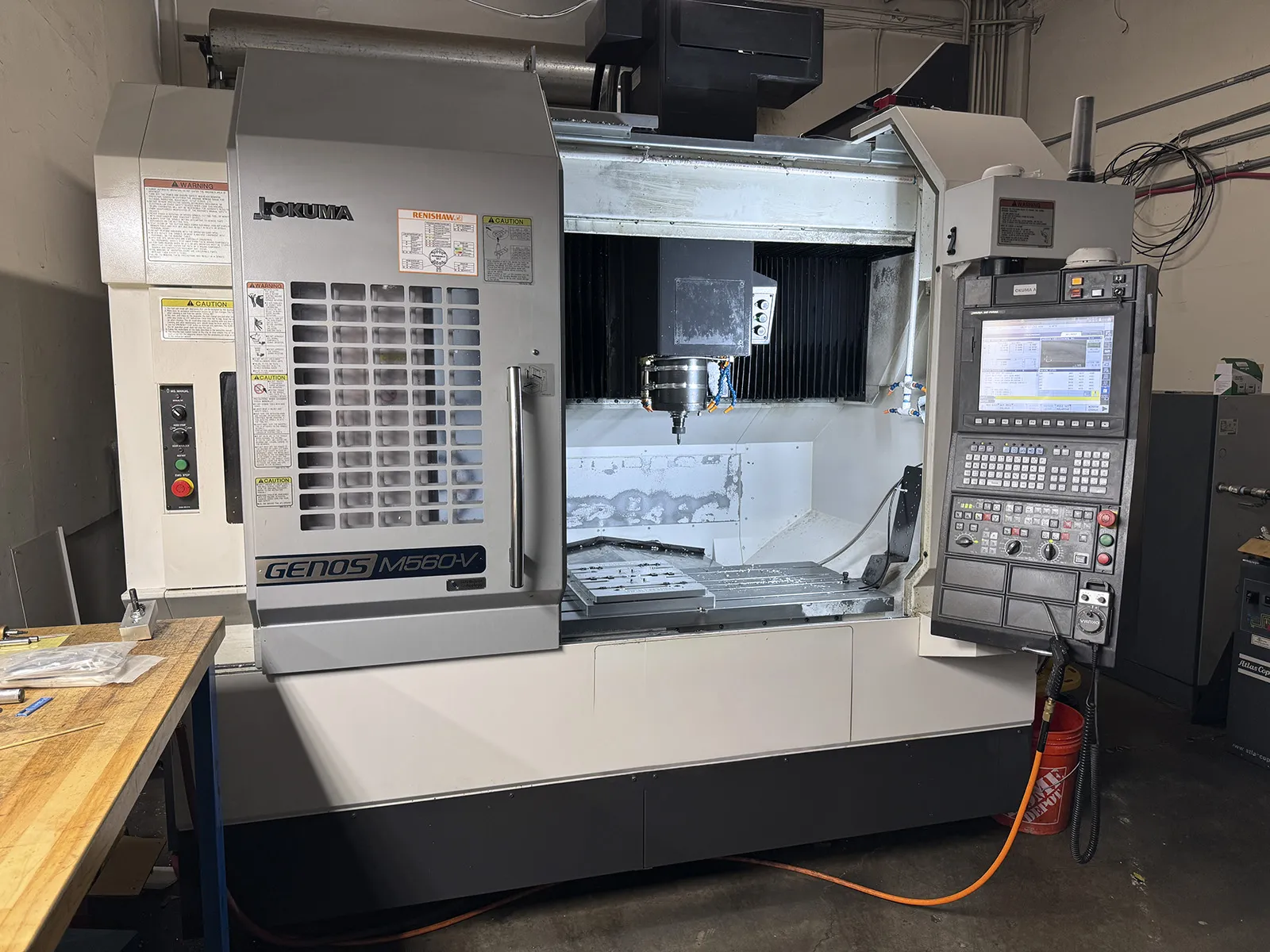 Okuma #Genos-M560-V, CNC vertical machining center, 32 automatic tool changer, 41.3" X, 22" Y, 18.1" Z, 15000 - Image 1