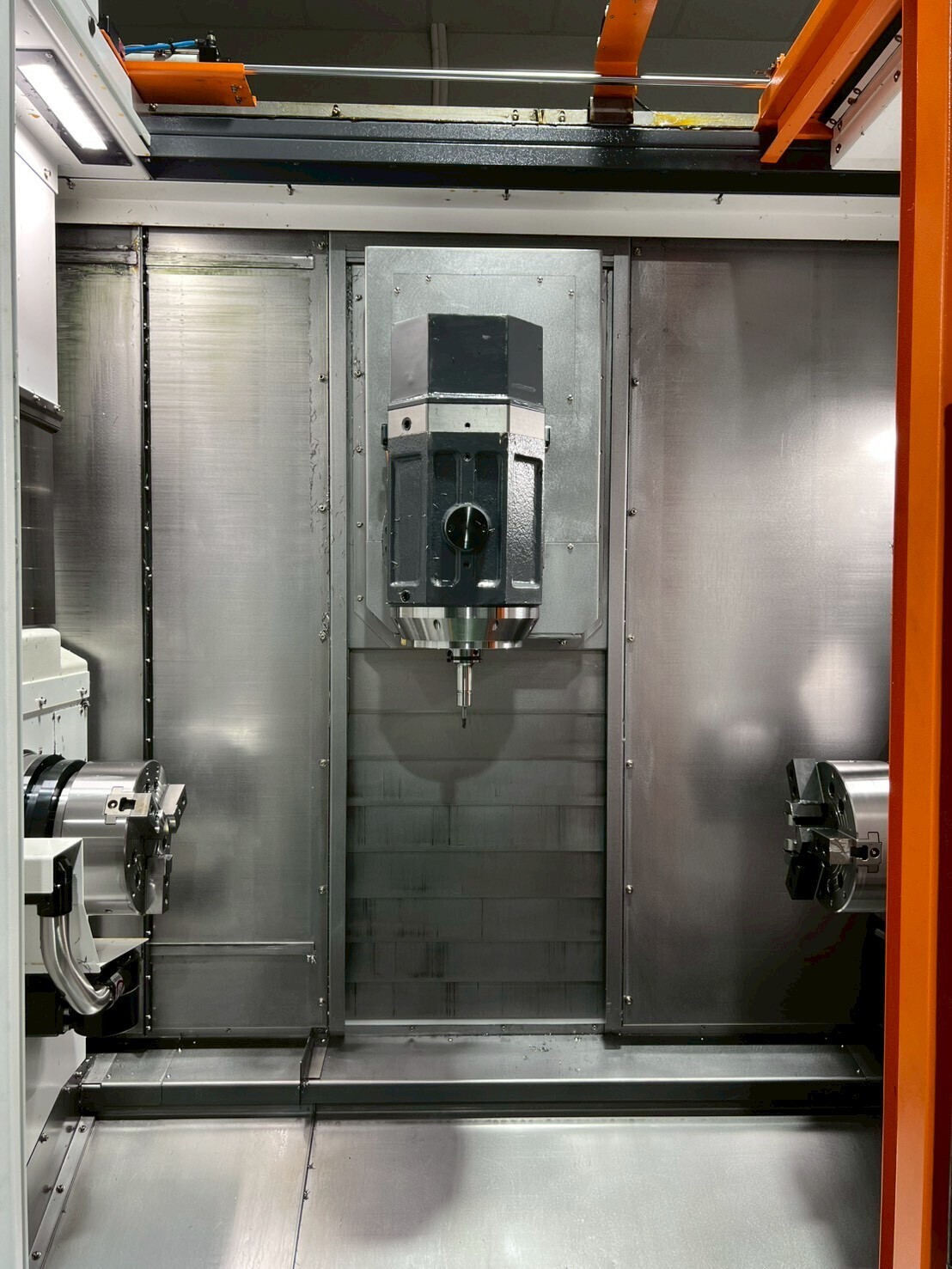 Victor Taichung #VMT-X260, 26" swing, 10" chuck, 2.9" bar, 54.2" centers, 19.7" dia., 42.3" lgth, Semens One - Image 1