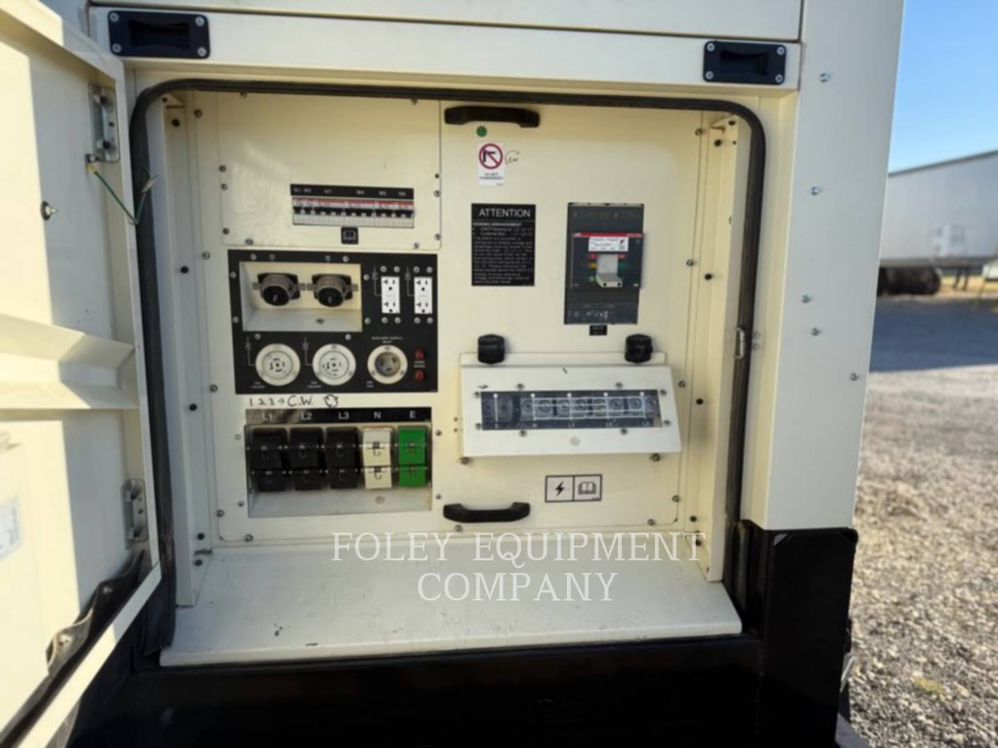 200 KW Caterpillar #XQ200-T4I, portable diesel generator set, multi-volt, C7.1 engine, 2015 - Image 4