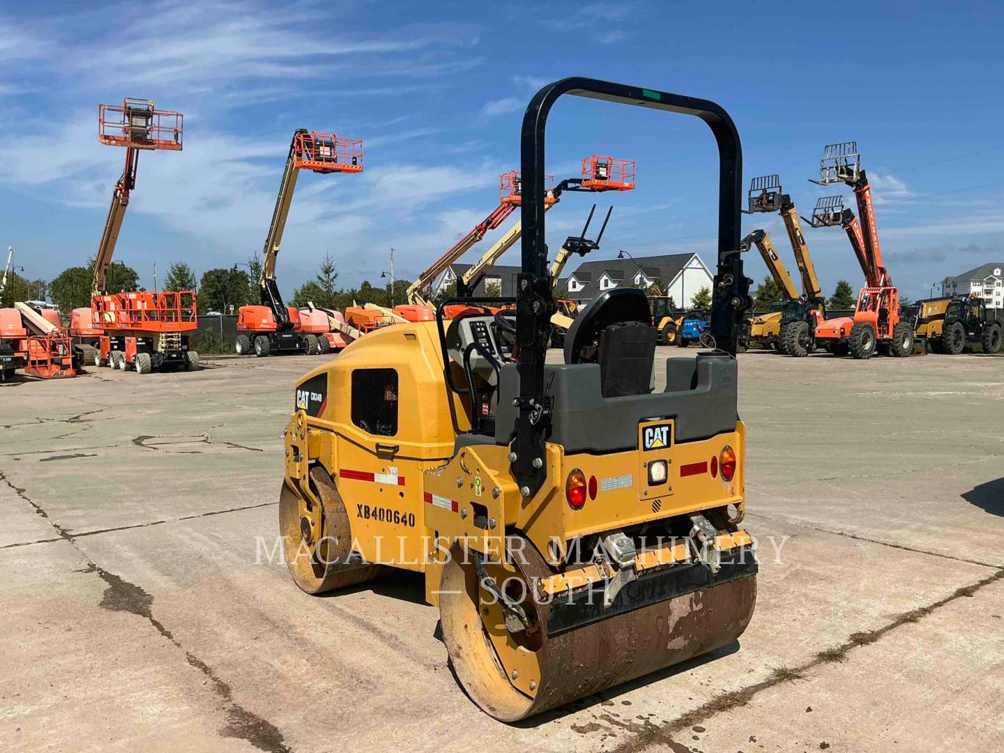 Caterpillar CB34B, Twin Drum Roller, 2275 hours, S/N: XB400640, 2018 - Image 4