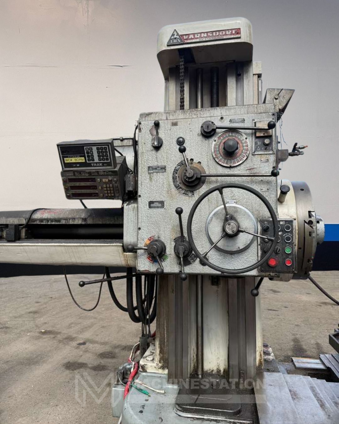 3.9" Tos Varnsdorf #W100A, horizontal boring mill table type, 63" X, 44.09"Y, 49.21"Z, #50, 15 HP, 4-Axis - Image 4