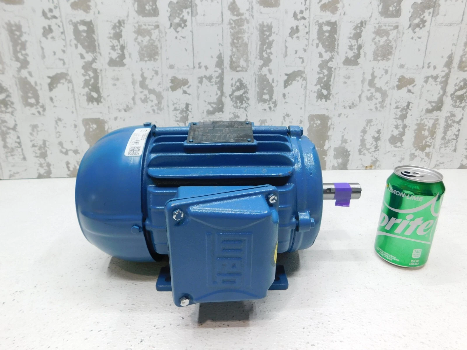 2 HP 1750 RPM WEG W22, Frame 143/5T, TEFC, 1.25 service factor, 3 phase, 230/460 Volts, new - Image 1