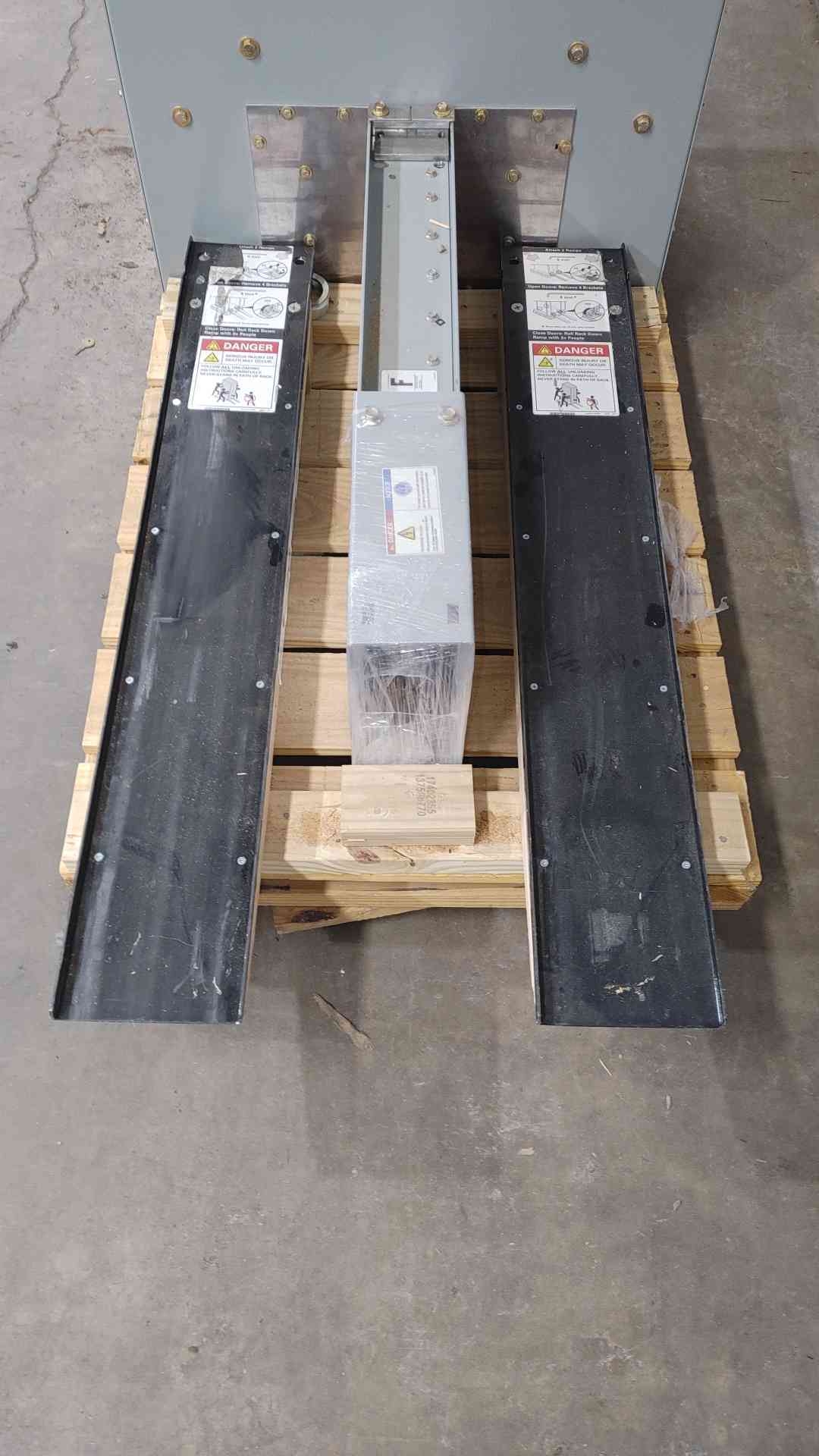2000 Amps, Eaton LSN0031000, busway, Pow-R-Way-III, 600V., 3PH, 3W - Image 2