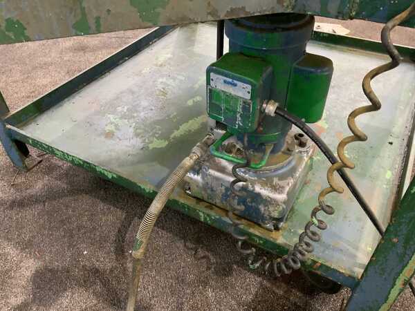 1-1/4" - 4" Greenlee #884, pipe & tube bender, 90 degree of bend, mounted on roll around cart, 3/4 HP - Image 4