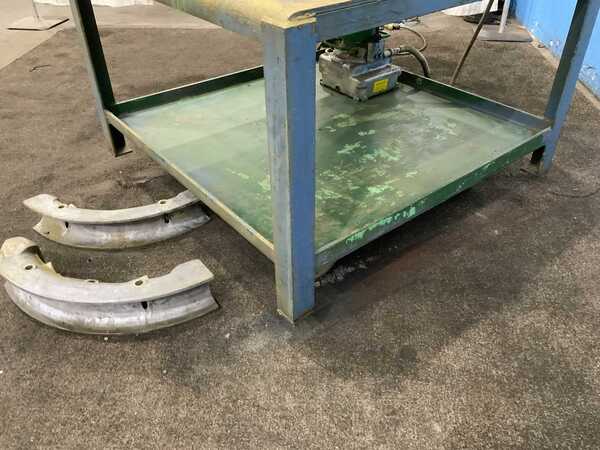 1-1/4" - 4" Greenlee #884, pipe & tube bender, 90 degree of bend, mounted on roll around cart, 3/4 HP - Image 9