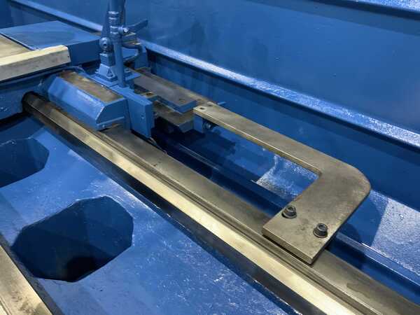 26" x 118" Knuth #SINUS330/3000D, gap bed engine lathe, 17" swing over cross slide, 3-jaw 15" chuck, 2-Axis - Image 9