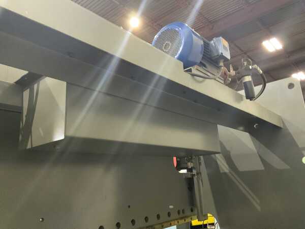 175 Ton, Cincinnati #175BX, hydraulic press brake, 12' overall, 126" between housing, 10" stroke, 16" throat - Image 9