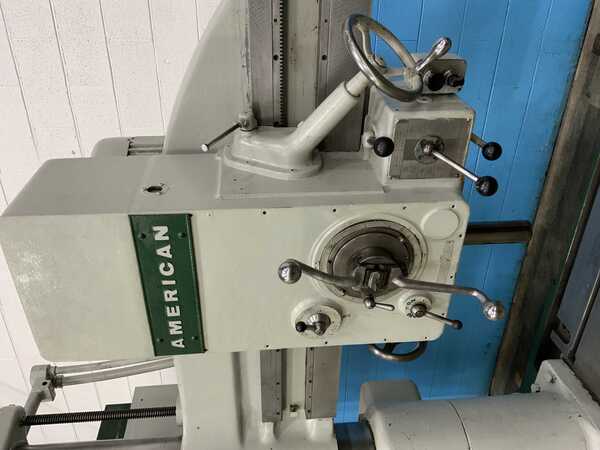 4' -11" American, radial arm drill, 57" x 35" base, power elevation, 5 HP - Image 3