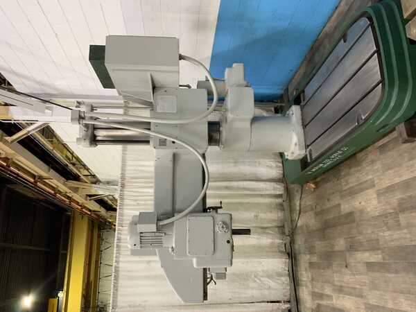 4' -11" American, radial arm drill, 57" x 35" base, power elevation, 5 HP - Image 5