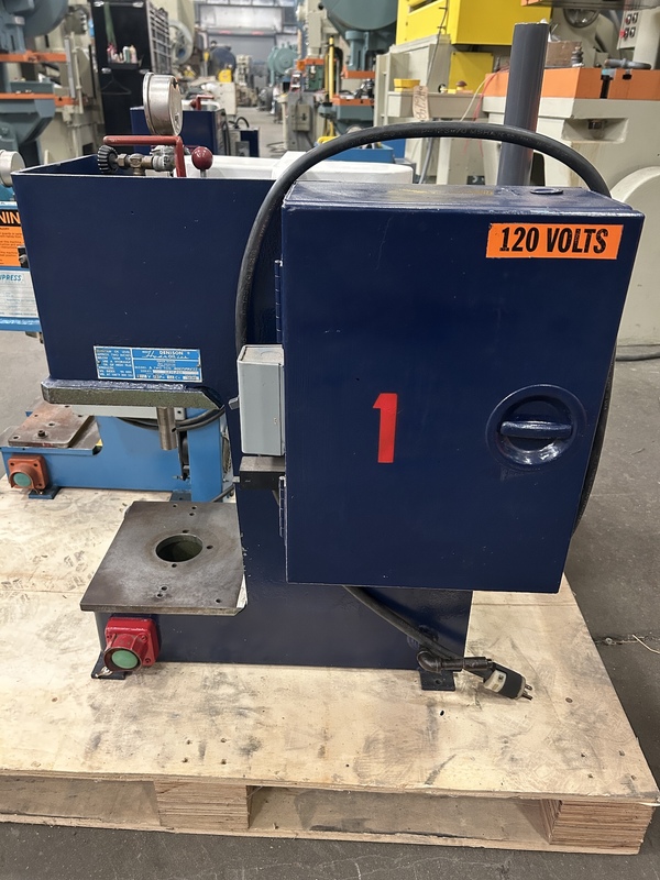 2 Ton, Multipress #A, Gap Frame Hydraulic Press, 3" stroke, 10" daylight, 1" ram, 4.75" throat, 11" x 9" bed - Image 5