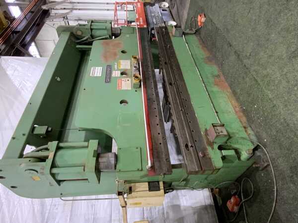 230 Ton, Cincinnati #230CB10, hydraulic brake, 12' overall, 126" between housing, 10" stroke, 8" throat, 30 - Image 3