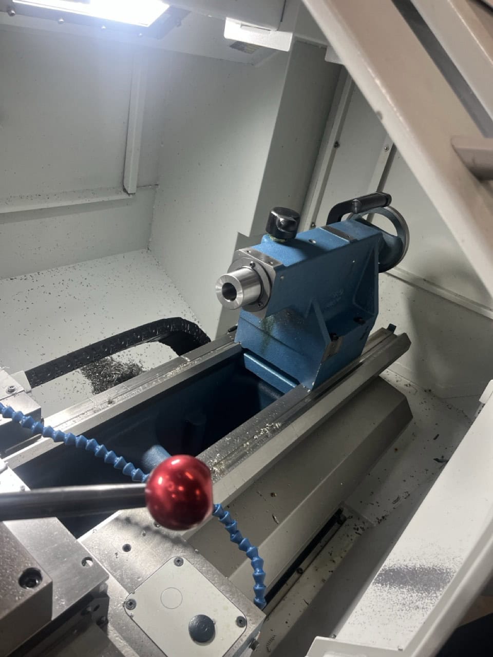 Romi #C-470, CNC Lathe, 18.5" swing, 39.4" centers, 3000 RPM, 8 station, tailstock, 2.56" Bore, Siemens - Image 3