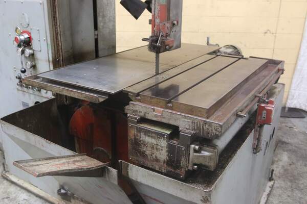 25-3/4" x 20" DoAll #2620-4, band mill saw, 40" x 40" T-slotted table, 1-1/2" blade, coolant, 7.5 HP - Image 2