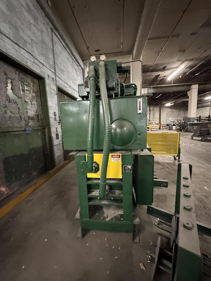 American #10357, horizontal autotie baler, 20 HP, 480 V., serial #729710357390 - Image 6