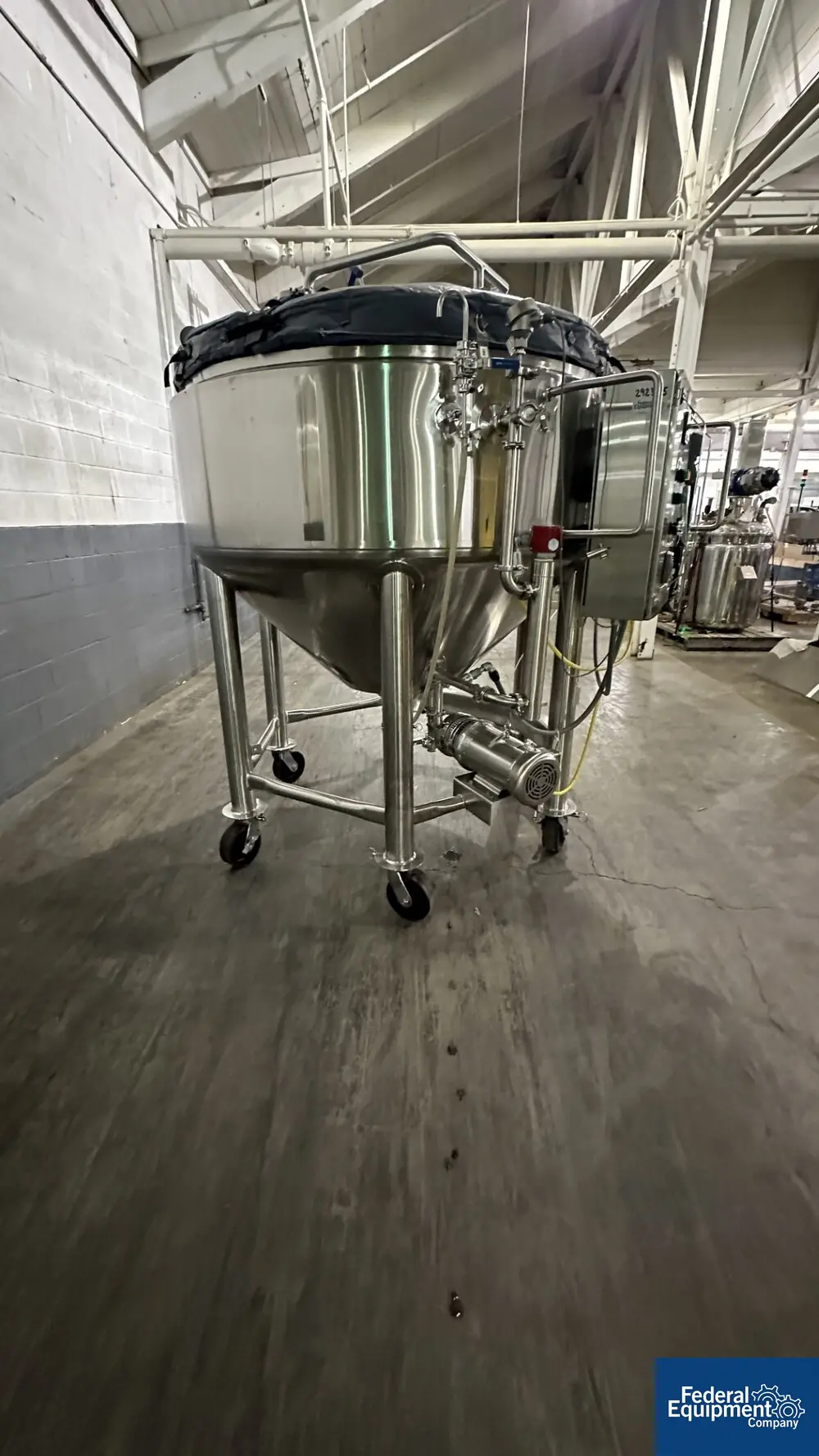 423 gallon Feldmeier, Kettle, 316L Stainless Steel, 68" diameter x 17" straight side, dish top, cone bottom - Image 3