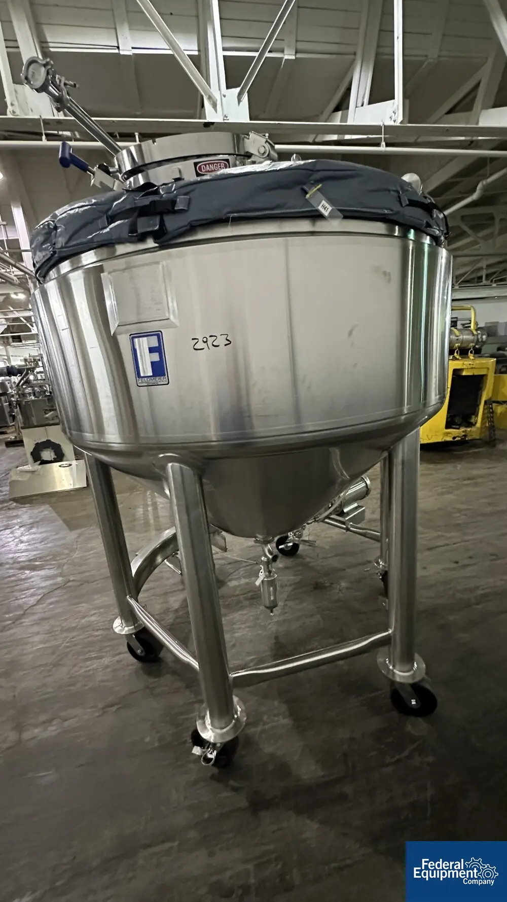 423 gallon Feldmeier, Kettle, 316L Stainless Steel, 68" diameter x 17" straight side, dish top, cone bottom - Image 5