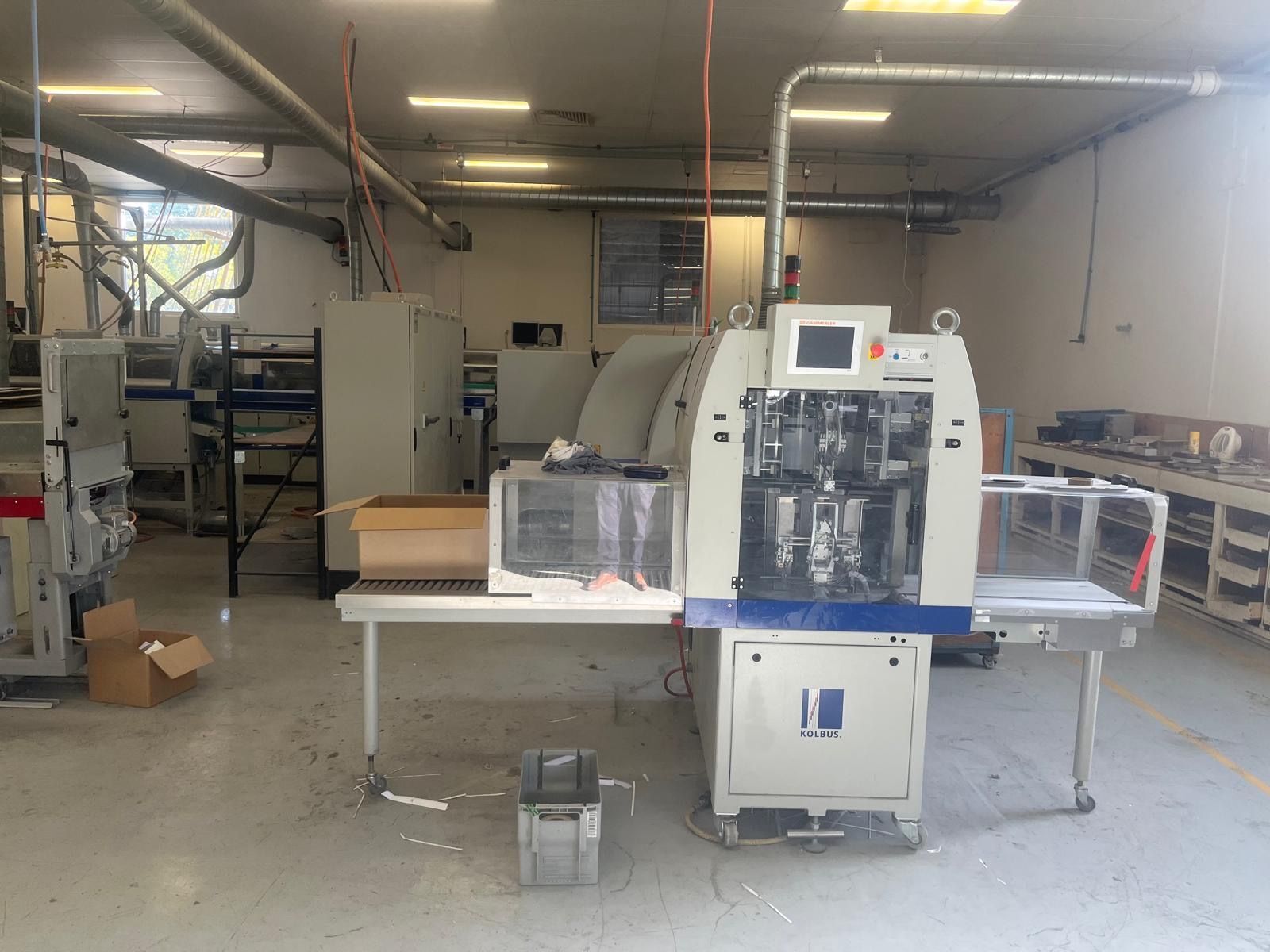 Kolbus #KM412.B-PUR, perfect binder complete line, 21 station, Nordson glue, 2012 - Image 4
