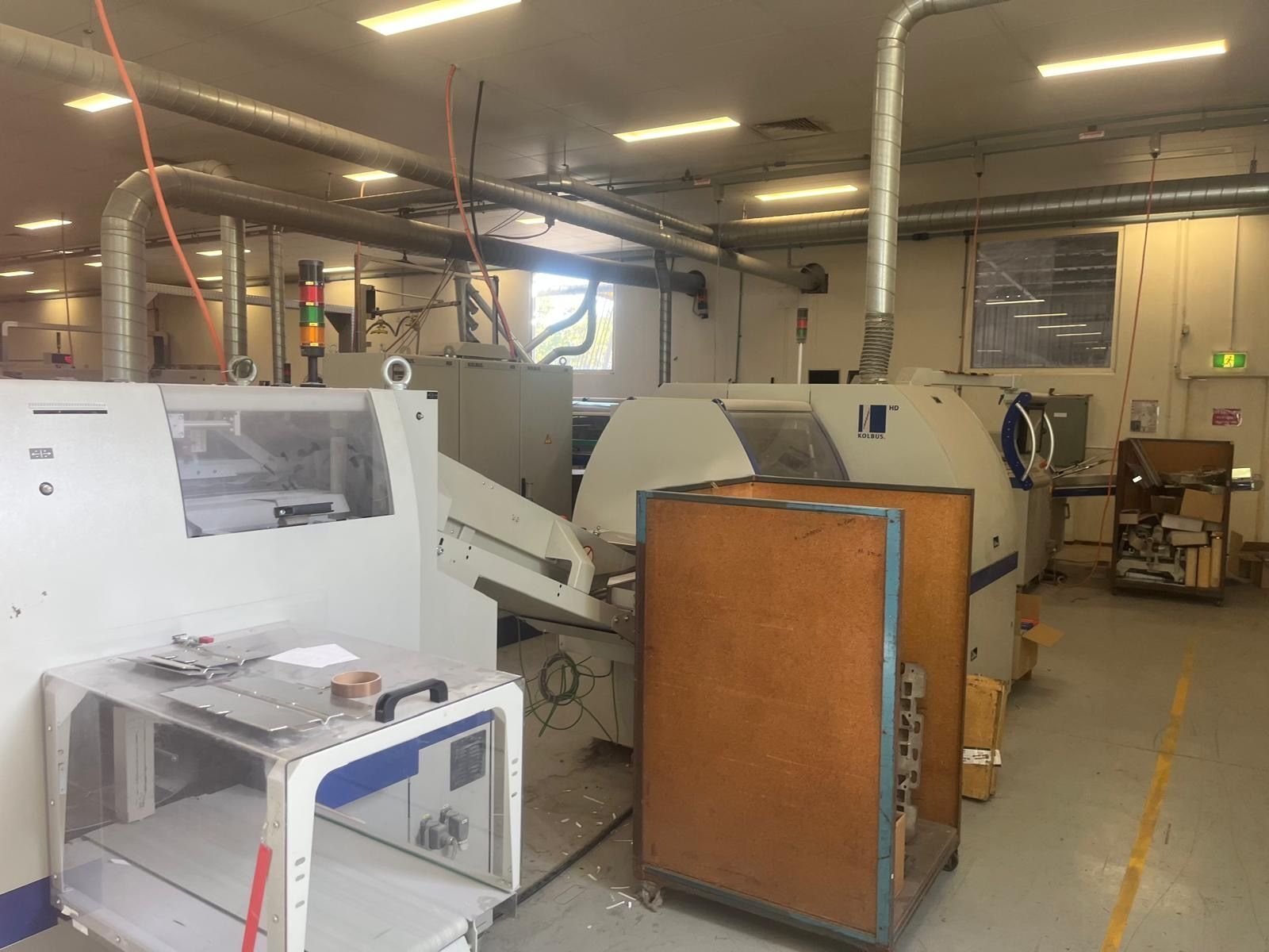 Kolbus #KM412.B-PUR, perfect binder complete line, 21 station, Nordson glue, 2012 - Image 9