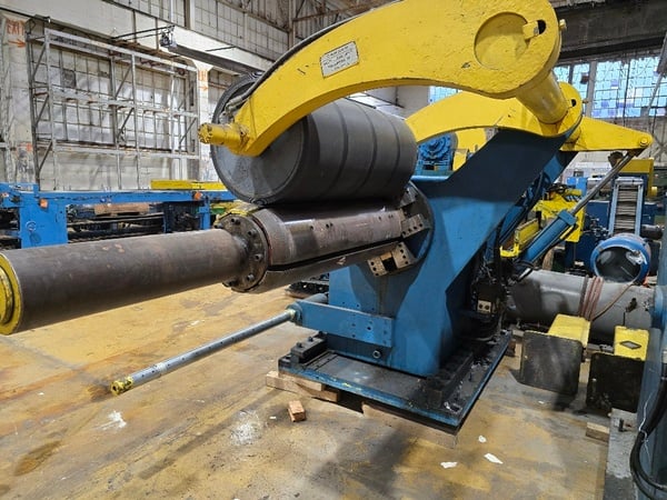 40000 lb. Cincinnati, Uncoiler, 49" width, 15.5"-24.5" expanding drum, RL, sliding base - Image 2