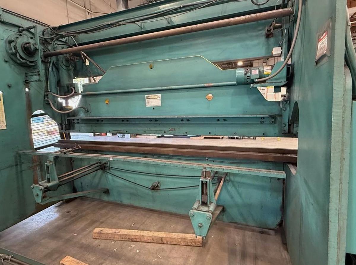 90 Ton, Wysong, mechanical pres brake, 12' overall, 126" between housing, 3" stroke, 12" die space, 4" adj. - Image 2