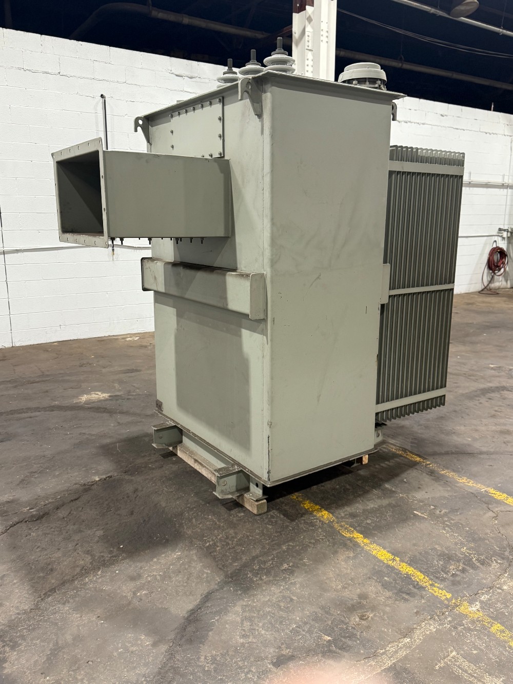 1630 KVA 4160 Delta Primary, 665 Delta Secondary, General Electric transformer, 1995 - Image 1