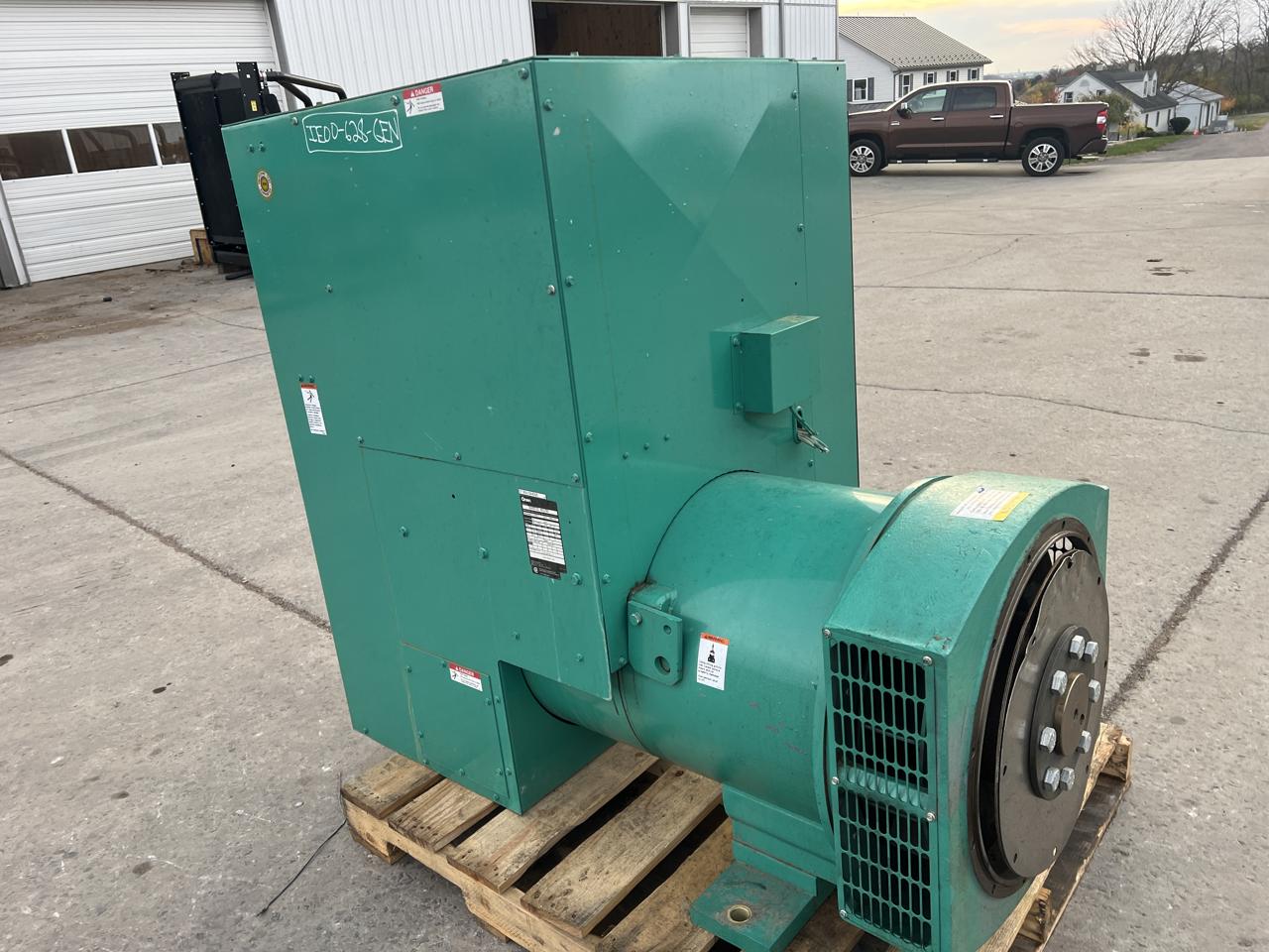 350 KW, Onan, Cummins #350DFCC-40176F, generator end with controller & breaker, 120/208 Volts, 649 hours, 1991 - Image 5