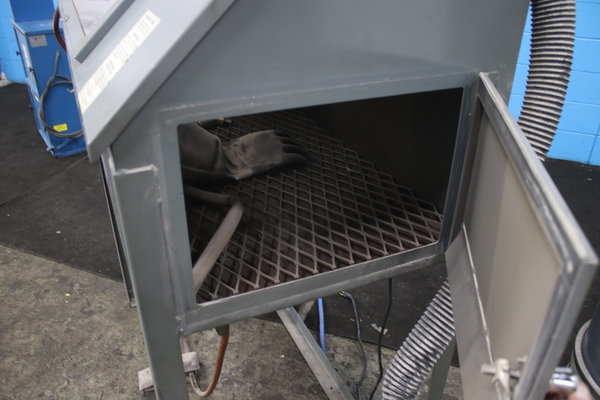 48" width x 24" D x 24" H Mac Blast #4-48-24, blast cabinet, 2 gloves, trigger gun, foot pedal - Image 3