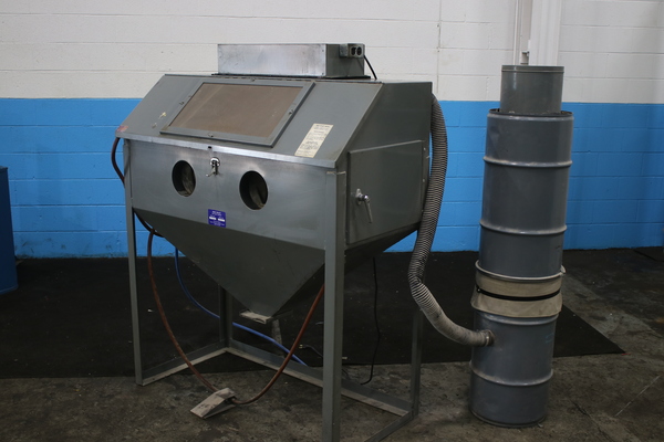 48" width x 24" D x 24" H Mac Blast #4-48-24, blast cabinet, 2 gloves, trigger gun, foot pedal - Image 7