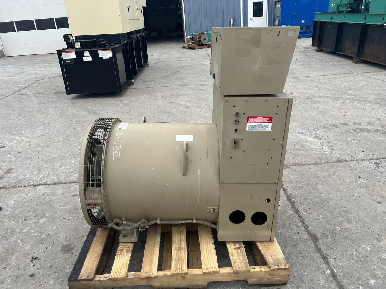 300 KW, Cummins 500FDR7018JJ, generator end with controller, 277/480 Volts, 1046 hours - Image 1
