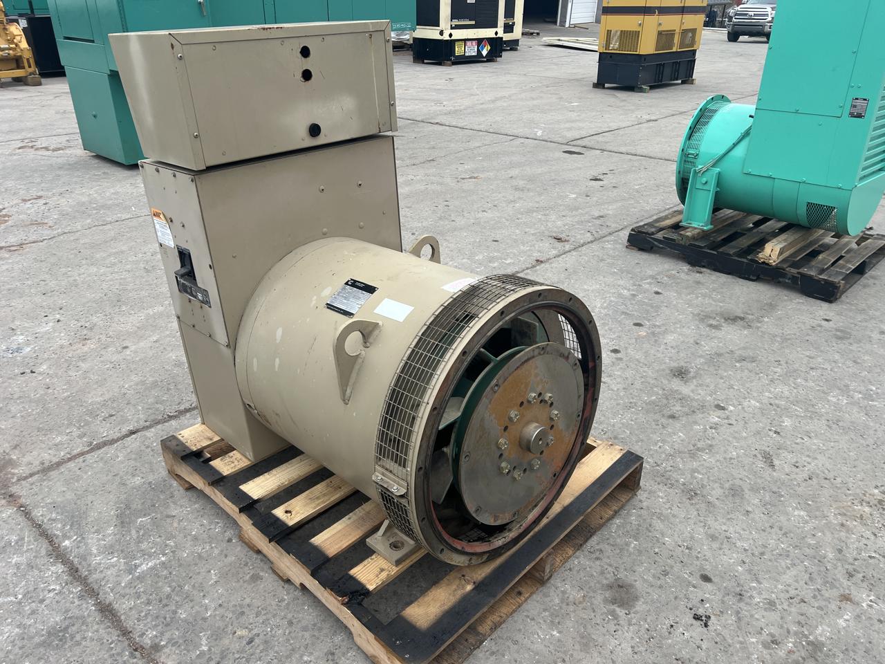 300 KW, Cummins 500FDR7018JJ, generator end with controller, 277/480 Volts, 1046 hours - Image 5