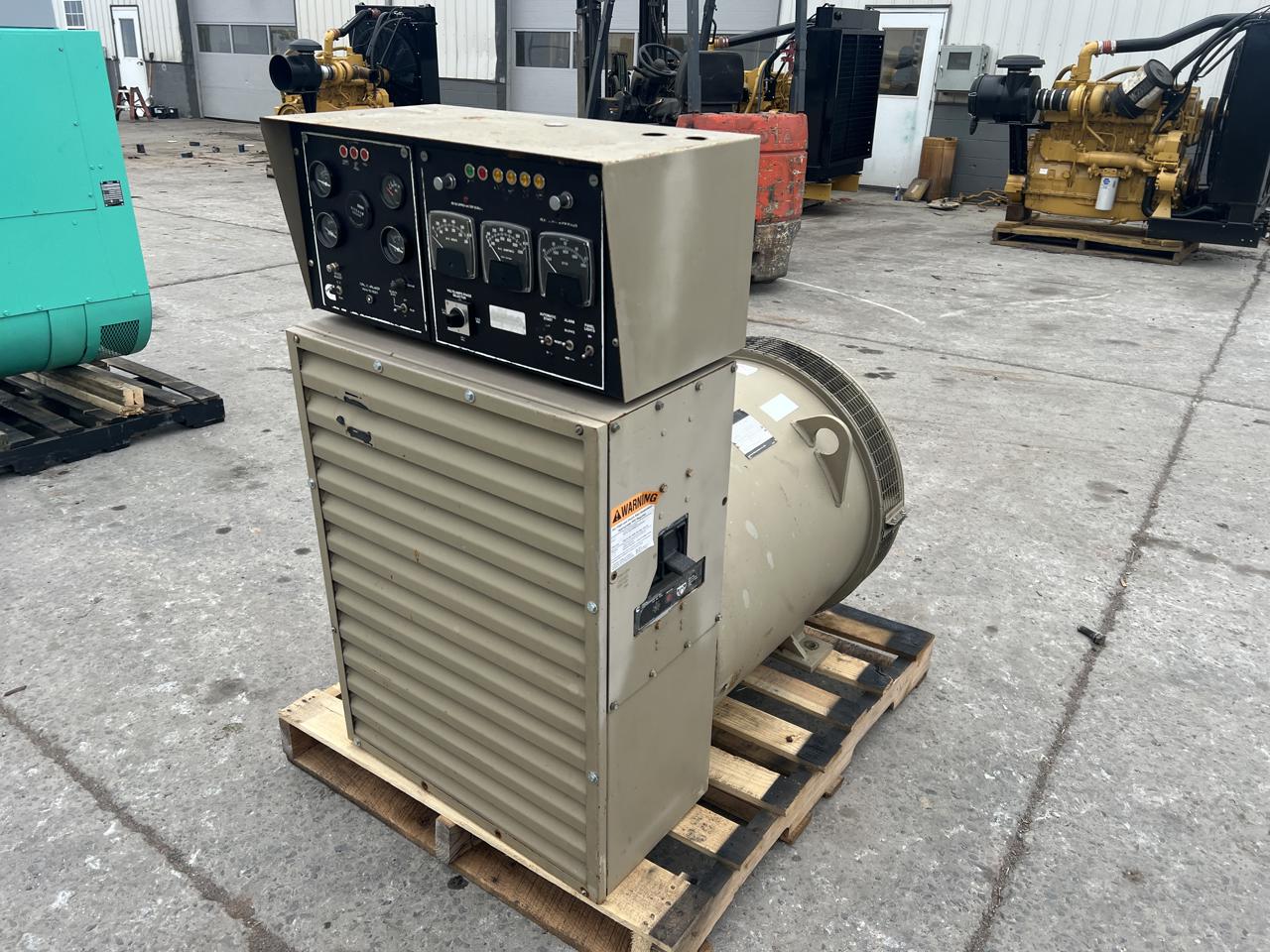 300 KW, Cummins 500FDR7018JJ, generator end with controller, 277/480 Volts, 1046 hours - Image 9