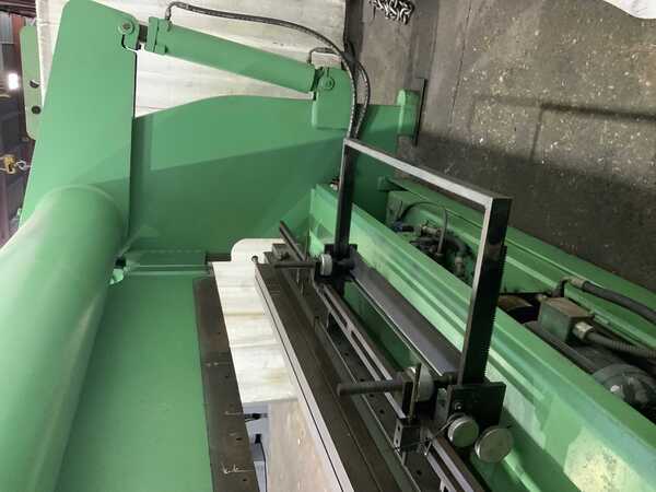 250 Ton, Accurpress #725012, hydraulic press brake, 12' overall, 126" between housing, 8" stroke, 10" throat - Image 5