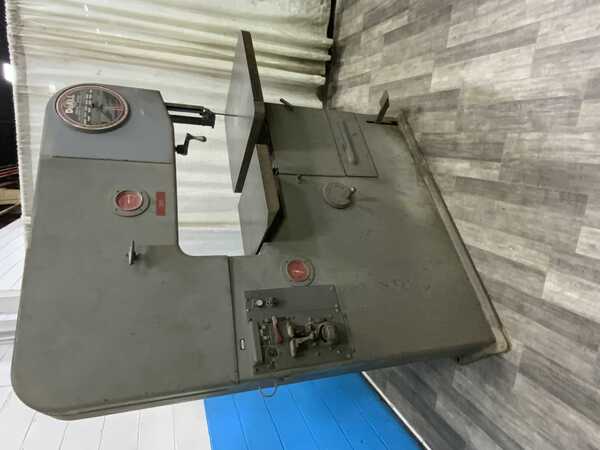 36" x 13" DoAll #3613-1, vertical saw, 26" x 26" table area, blade welder with grinder, 2 HP - Image 3