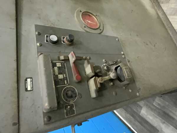 36" x 13" DoAll #3613-1, vertical saw, 26" x 26" table area, blade welder with grinder, 2 HP - Image 4