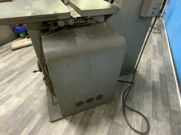 36" x 13" DoAll #3613-1, vertical saw, 26" x 26" table area, blade welder with grinder, 2 HP - Image 7