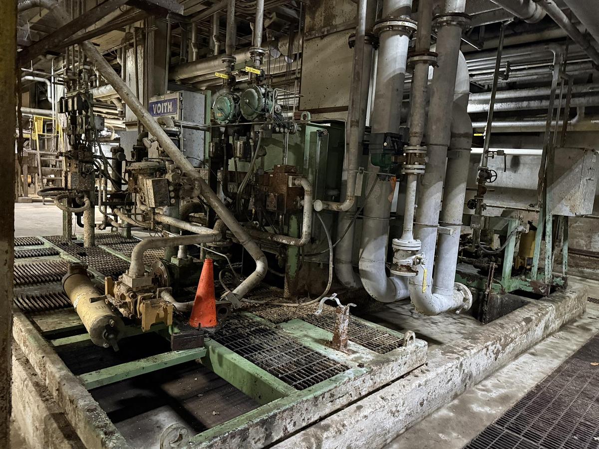 Voith #Fourdrinier (GBM) paper machine, 72" dia dryers, dual shoe press, 2002, available in sections - Image 8