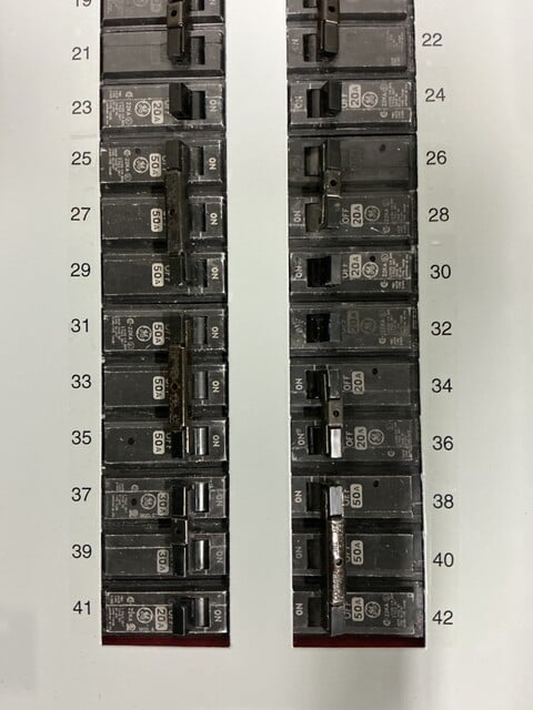 600 Amp. General Electric, AQF3426JBX Series II, panelboard, 4W, 120/208Y Volts, 3 phase - Image 5