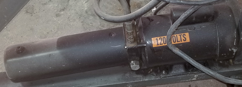 Hydraulic Bin Tipper, for 96 or 64 gallon bins, 2 HP motor, casters - Image 3