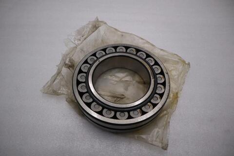 NEW IN BOX NSK Bearing 22215EAKE4C3 STOCK H1655A - Image 1